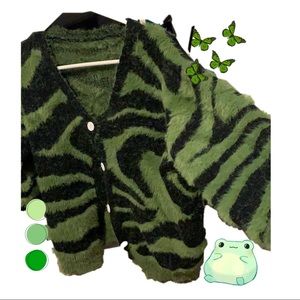 GREEN AND BLACK PATTERN CARDIGAN